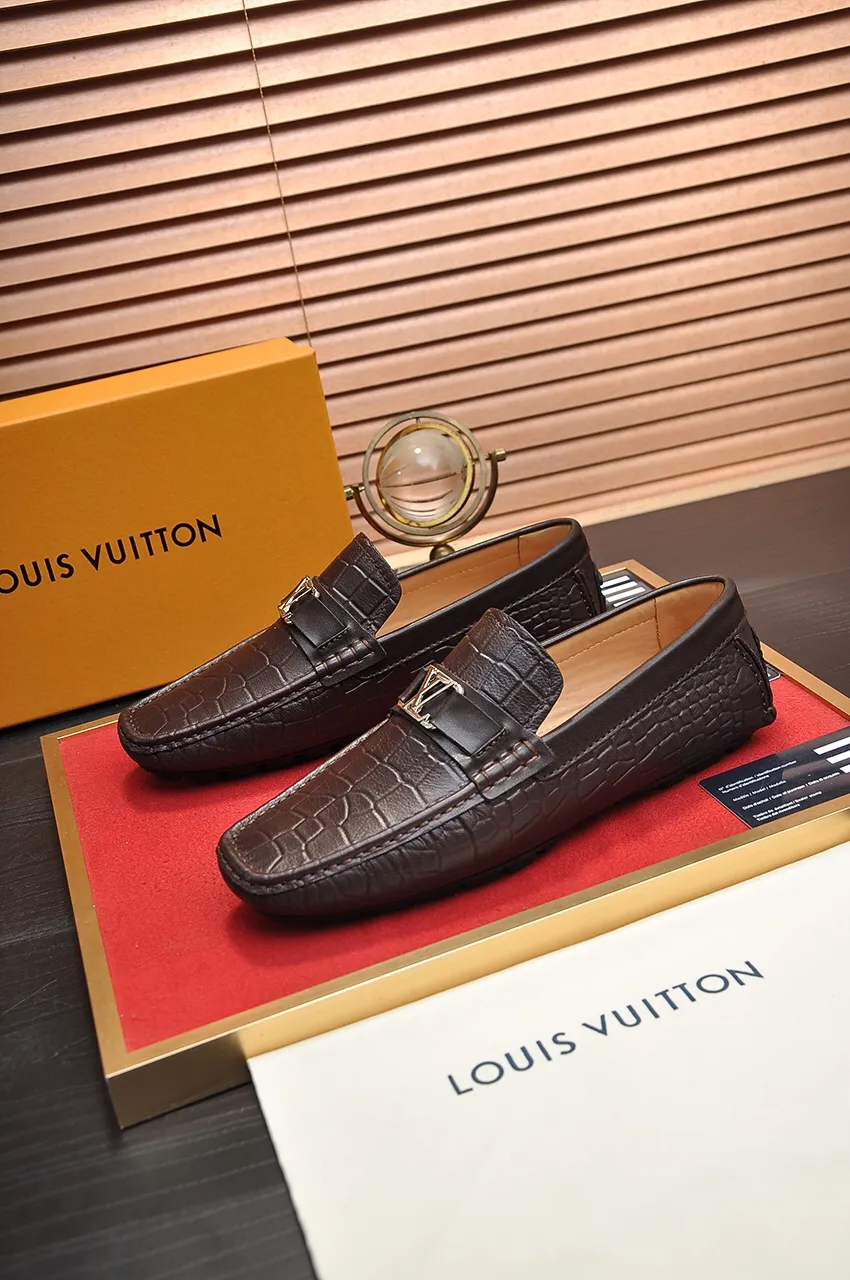 Men's men's shoes 💰420💶 [LV Doudou shoes] (water-dyed cowhide lining) new model is on the market, available on the official website. The new Doudou shoes are processed into single-color materials, and the uppers are made of imported horsehide leather. The body of the shoe is fully hemmed with mark thread, and is lined with imported original cowhide leather. The elegant shoe shape is super suitable for all-matching, and the size is 38-44.